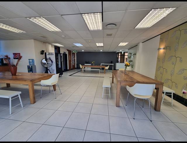 1,832M² OFFICE FOR SALE IN WOODMEAD